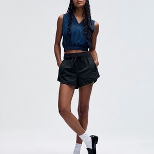 Lululemon inner glow high rise short